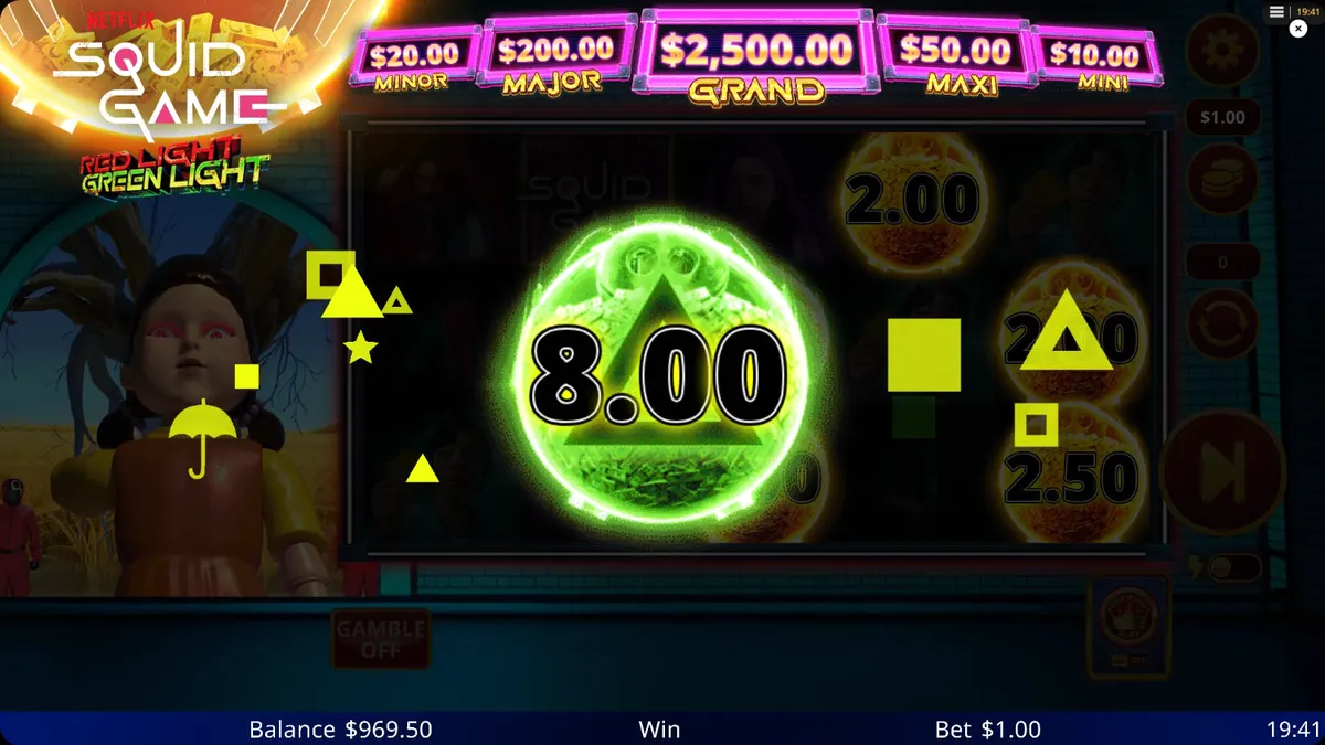Tampilan visual slot Squid Game: Red Light, Green Light dengan latar belakang taman bermain yang mencekam